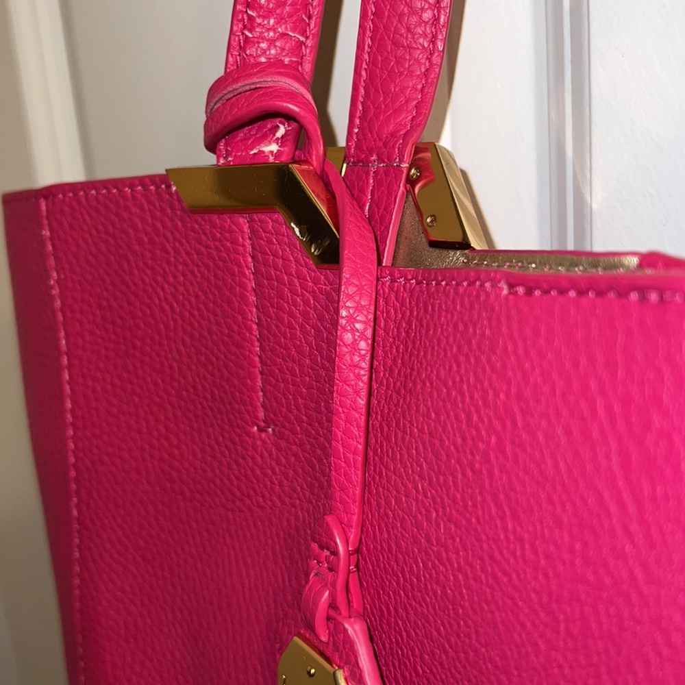 Fushia lauren Ralph Lauren tote flawed - Picture 3 of 15
